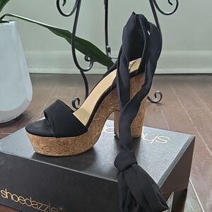 Shoe Dazzle Black Platform Sandals